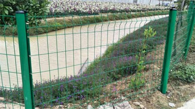 海南桃型柱护栏网合作案例
